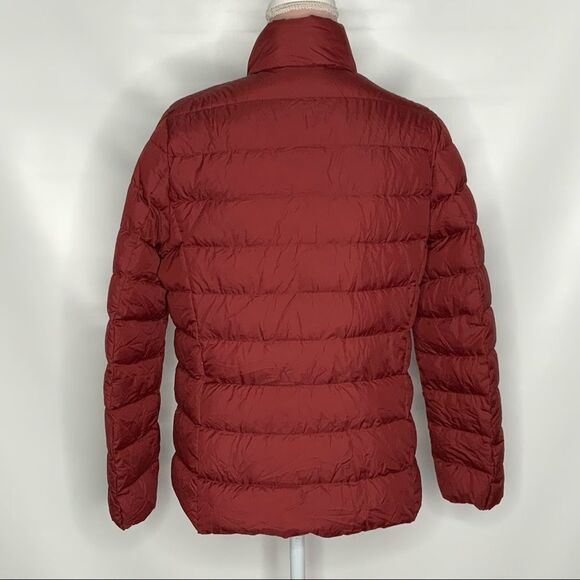 𝅺UNIQLO down lightweight‎ jacket. - Picture 8 of 10